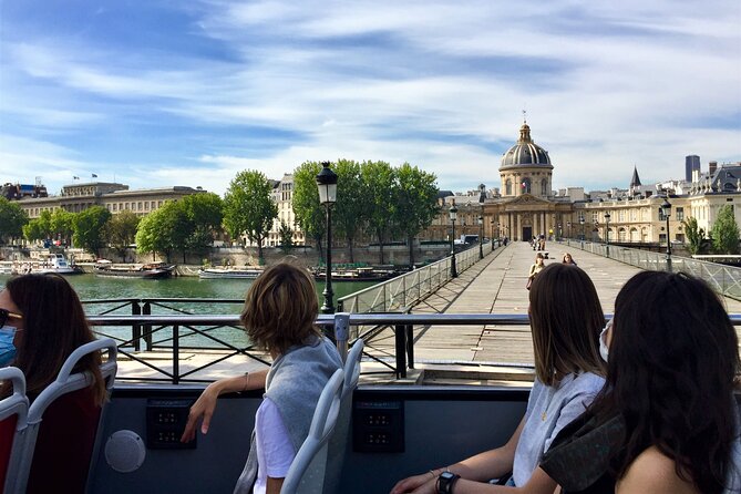 Paris Tootbus Discovery by Day and by Night Routes - Common Questions