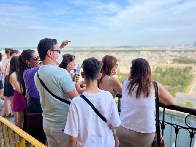 Paris Tour : Half-Day Experience With a Brazilian Tour Guide - Guide Expertise