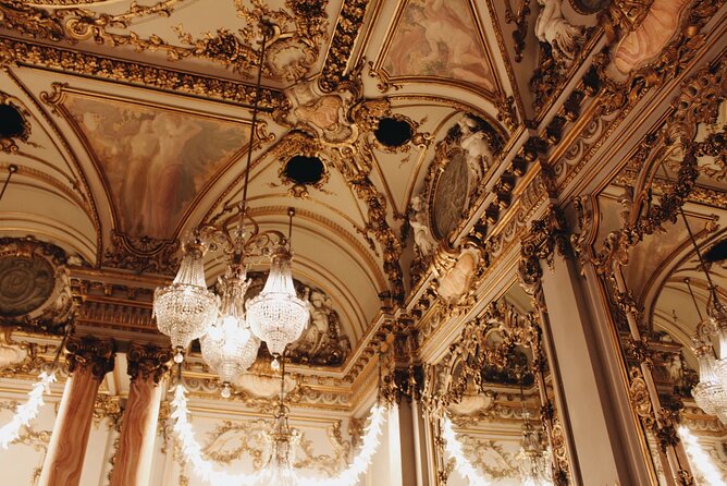 Paris Tour in Small Group by an Expert Driver - Skip-The-Line Access to Popular Attractions