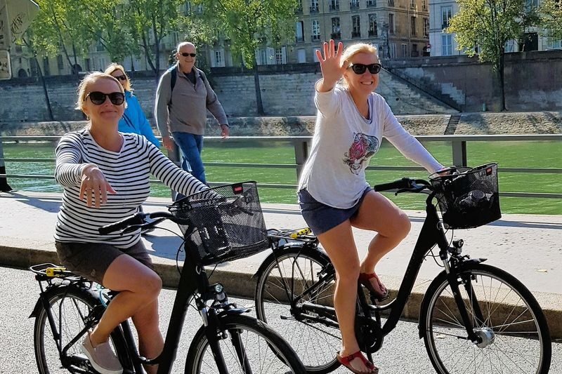 Paris Treasures Bike Tour - A three-hour route through central Paris