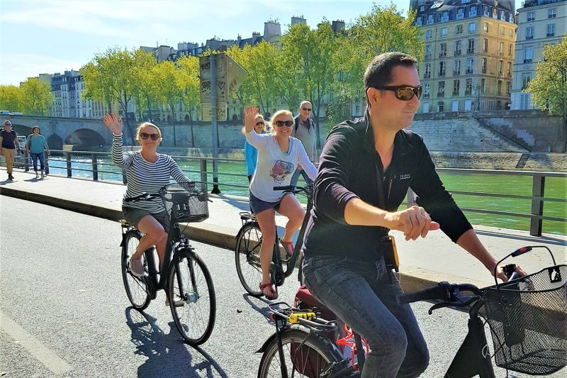 Paris Treasures Bike Tour - The Louvre, Odéon, and Saint-Germain