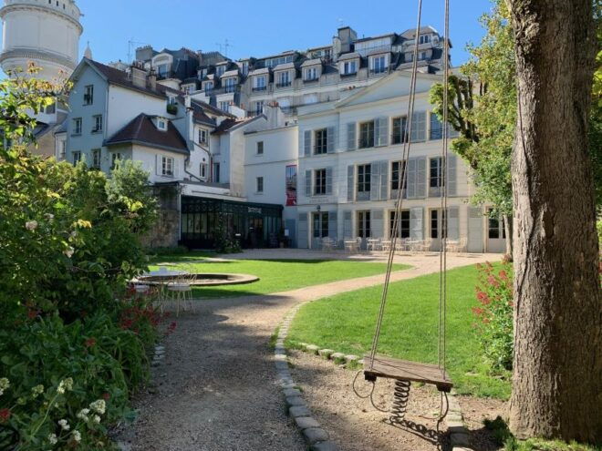 Paris: VIP Montmartre Walking Tour With Private Wine Tasting - Itinerary