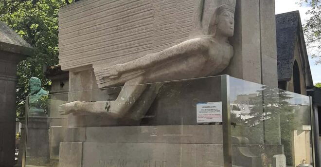 Paris: Visit Père Lachaise Cemetery Iconic Tombs - Iconic Tombs to Visit