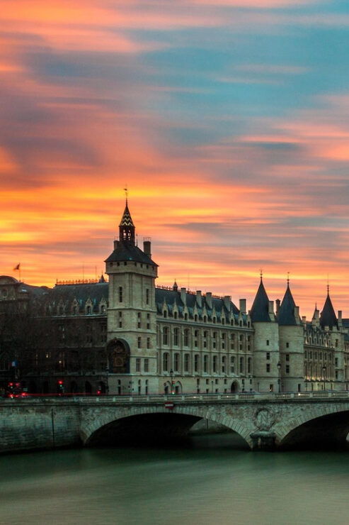 Paris : Walking Tour Notre Dame With Local Guide - Key Points