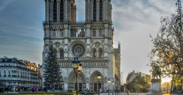 Paris : Walking Tour Notre Dame With Local Guide - Tips for Your Tour