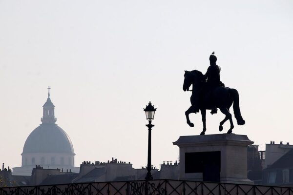 Paris : Walking Tour Notre Dame With Local Guide - Questions You May Have