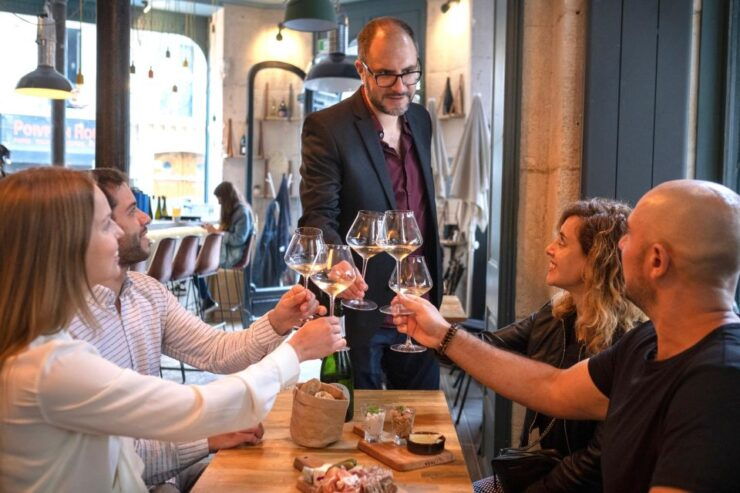 Paris Wine Tasting Experience in Montmartre - Expert Guidance and Pairings