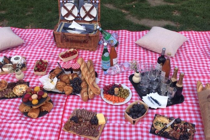 Parisian Picnic by the Eiffel Tower: a Tast of French Specials - Enjoying Scenic Views