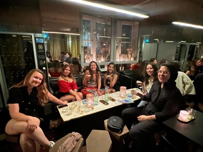 Parisolo Meet-Up:A Cultural Stroll,Drinks and Socializing - Savoring the Parisian Atmosphere