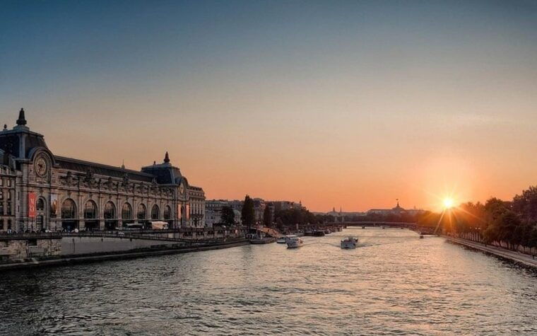 Paris:Private 2-Hour Customizable City Tour With Local Guide - Tour Duration and Logistics