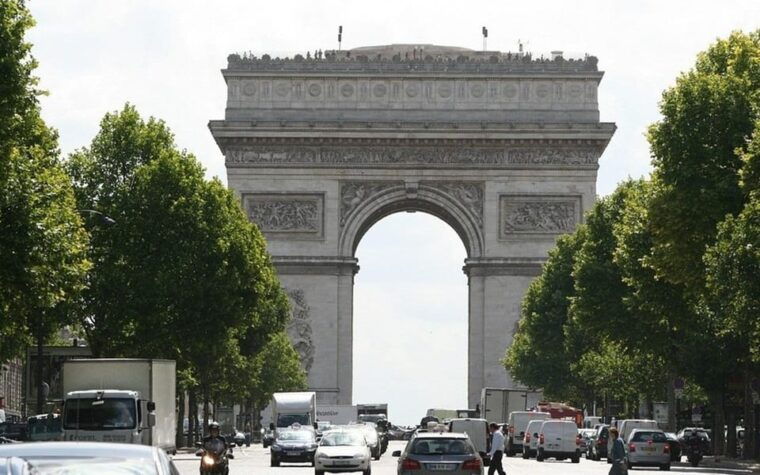 Paris:Private 2-Hour Customizable City Tour With Local Guide - Itinerary Highlights and Customization