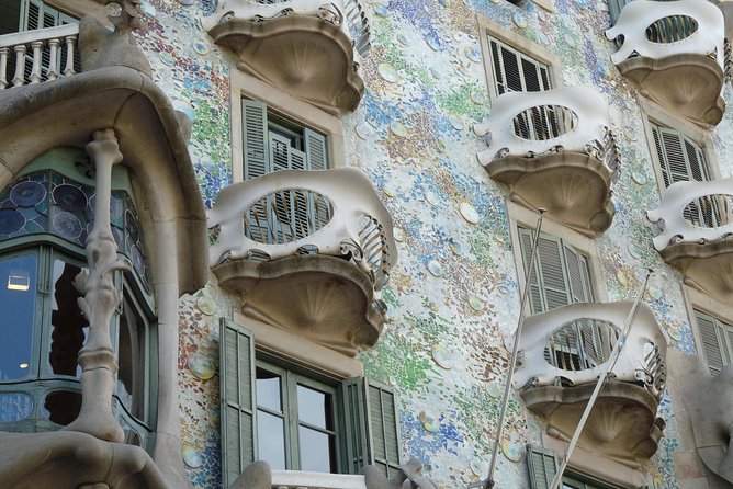Park Güell and Sagrada Familia, Gaudís Masterpieces Private Tour - Tour Overview and Highlights