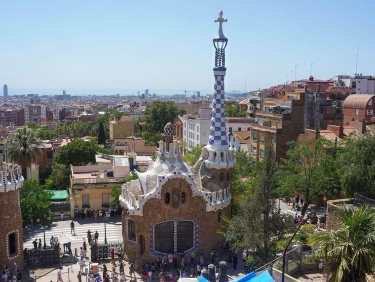 Park Güell: Guided Tour With Optional Gaudí Experience Entry - Discovering the Gaudí Experience