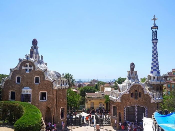 Park Güell: Guided Tour With Optional Gaudí Experience Entry - Meeting Point and Check-in Details