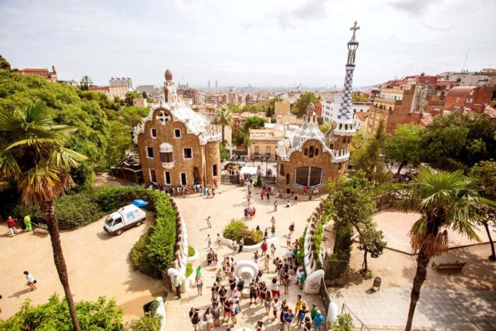 Park Güell: Guided Tour With Optional Gaudí Experience Entry - Inclusions and Exclusions of the Tour