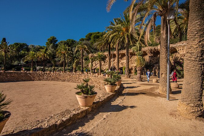 Park Guell Small Group Guided Tour With Skip the Line Ticket - Meeting Point Details