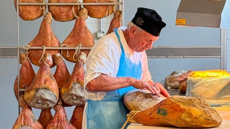 Parmesan cheese and ham factory tour in Parma - The 24-month ham tasting