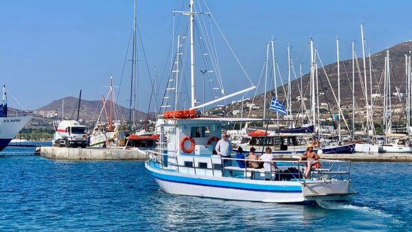 Paros: Parikia Bay Boat Trip With Snorkeling - Tips for a Great Experience