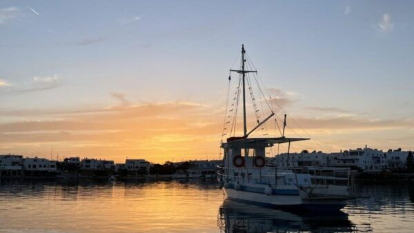 Paros: Parikia Bay Sunset Boat Tour With Snorkeling - Customer Reviews
