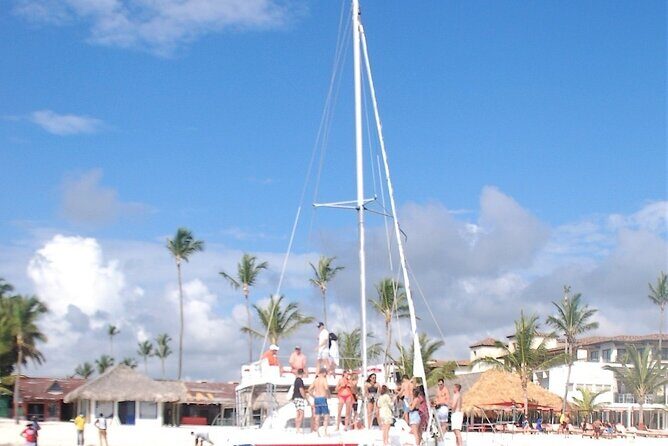 Party boat with open bar and snack including - Good To Know