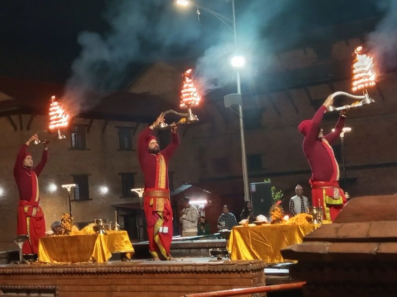 Pashupatinath Evening Aarti & Boudhanath Stupa Tour - The evening Aarti by the Bagmati