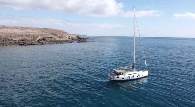 Pasito Blanco : 3H Private Sailing Tour With Food & Drinks - Itinerary Highlights