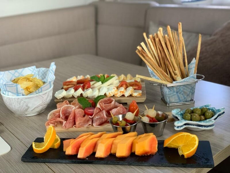 Pasito Blanco : Private Sailing Tour With Food & Drinks - Duration and Languages