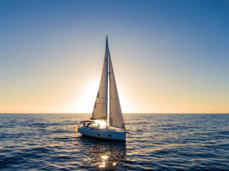 Pasito Blanco : Private Sailing Tour With Food & Drinks - Welcome Drink and Snorkeling Experience