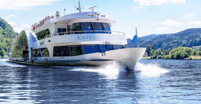Passau: Crystal Ship Sightseeing Cruise With Local Guide - Local Guide Insights