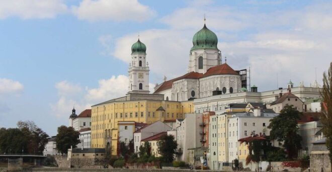 Passau: Private 2-Hour Guided Walking Tour - Reservation and Payment