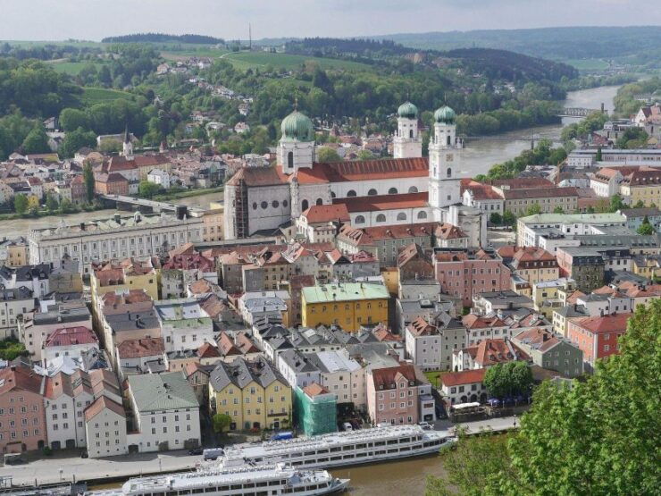 Passau: Private Christmas Market Tour - Experience Highlights