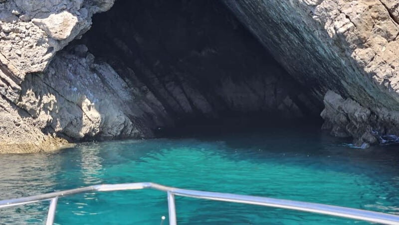 Passeio de Barco em Sesimbra (Publico/Compartilhado) - Exploring the Sesimbra Coast: A Shared Boat Tour Worth Considering