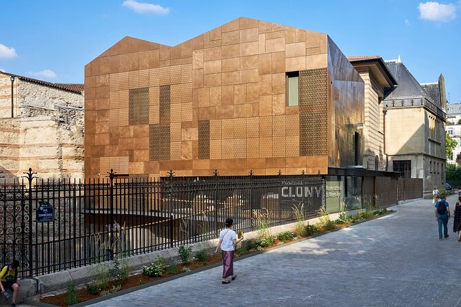 Passepartout Unveiling Secrets of the Latin Quarter in Paris - Tips for Navigating the Latin Quarter