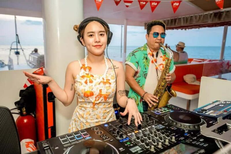 Pattaya: 3 Islands Hopping Day Tour on Catamaran with party - The Party Vibe: Dancing, Pool, and Socializing