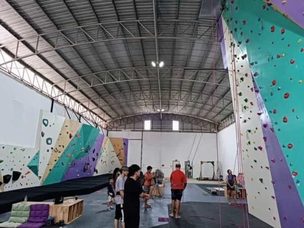 Pattaya: Bean Cow Climbing Gym Day Pass - Break Down