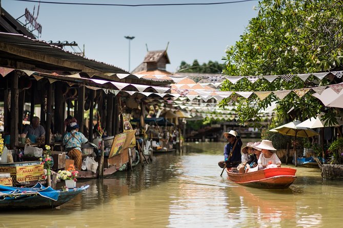 Pattaya Floating Market With Free Landmarks City Tour - Additional Services and Charges