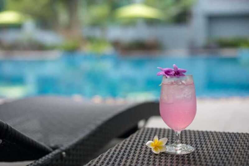 Pattaya: Indigo Bar at Bay Beach Resort Jomtien F&B Packages - The Setting and Atmosphere