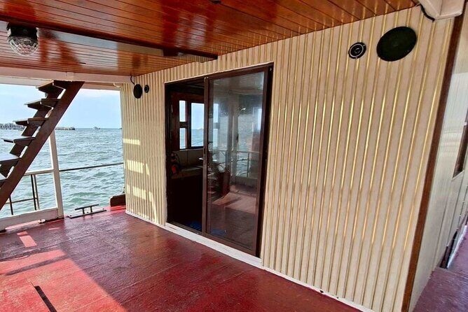 Pattaya Party Boat with Delcious Food, Dancer Models and Music - Why Choose This Experience?