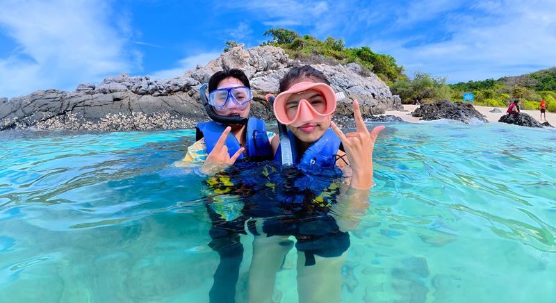 Pattaya Samae San Island Private Speedboat Tour with Photography - Pier facilities help before and after the ride