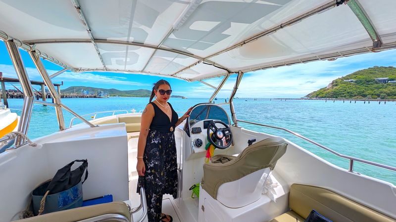 Pattaya Samae San Island Private Speedboat Tour with Photography - The price is easier to judge as a group