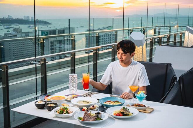 Pattaya: The Sky 32 at Grande CentrePoint Hotel - Dining Experience Duration