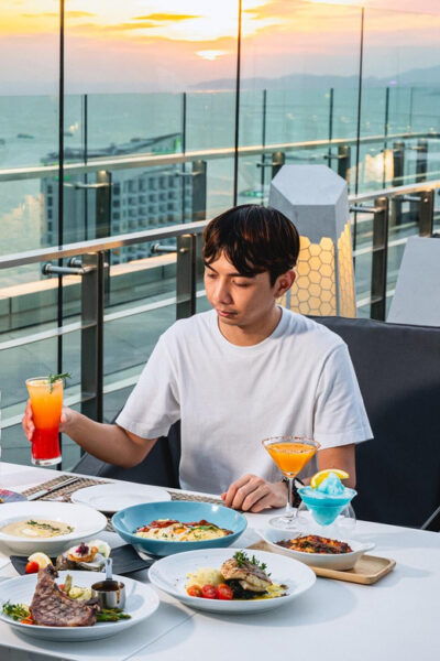 Pattaya: The Sky 32 at Grande CentrePoint Hotel - Guest Guidelines