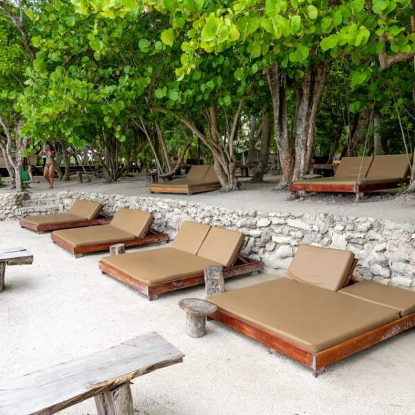 Pa'ue Beach Lounge - Accessibility and Mobility