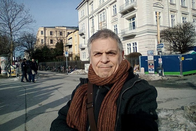 Pauls Welcome Walking Tour in Old Town Munich - Must-See Sights and Landmarks