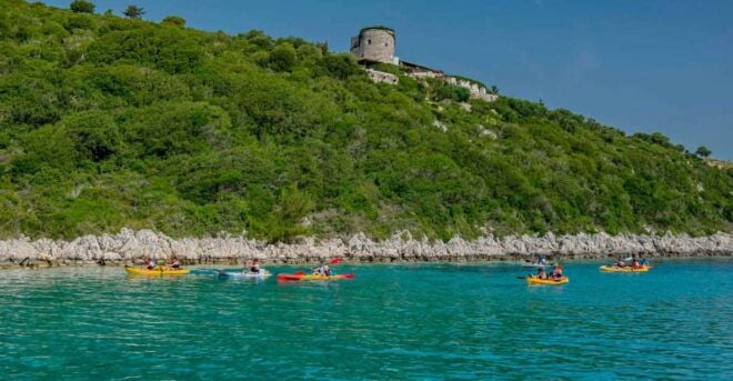 Paxos: Guided Kayaking Tour Mongonissi 2 Avlaki, Snorkelling - Group Size and Guide