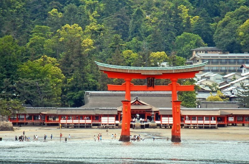 Peaceful Hiroshima & Miyajima UNESCO Bus Tour by Professional guide - Okonomiyaki, then a ferry to Miyajima