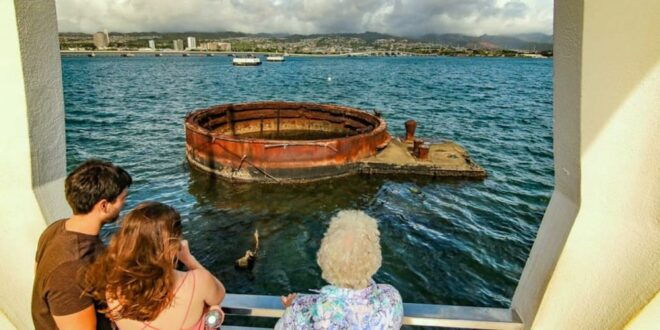 Pearl Harbor Oahu Circle Island Tour - World War II Museums
