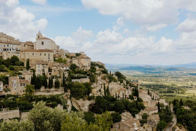 Pearls of Luberon: Gordes, Rousillon & Senanque Private Trip - Discovering Rousillon