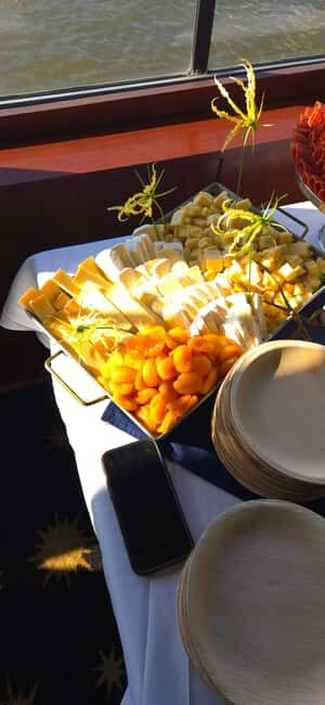 Peekskill: Fall Foliage Brunch Cruise - Good To Know  