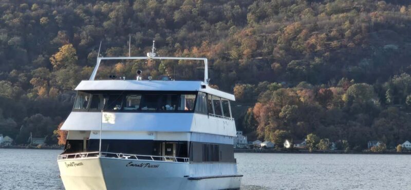 Peekskill: Hudson River Fall Foliage Brunch Cruise - An In-Depth Look at the Experience